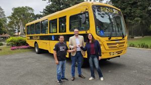 Frota escolar foi reforçada com novo ônibus. Foto: Assessoria de Imprensa/Prefeitura de Rio Negro