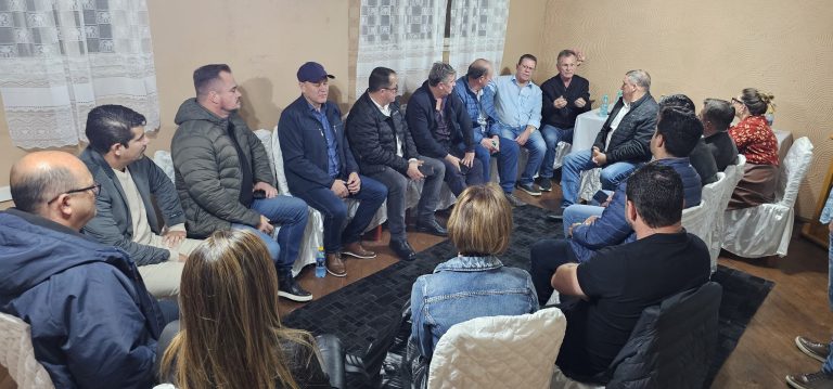 Autoridades locais e estaduais participaram da reunião da Amsulep. Foto: Divulgação