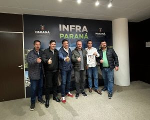 Comitiva discute melhorias para PR-281 em reunião na capital. Foto: Assessoria de Imprensa/Prefeitura de Agudos do Sul