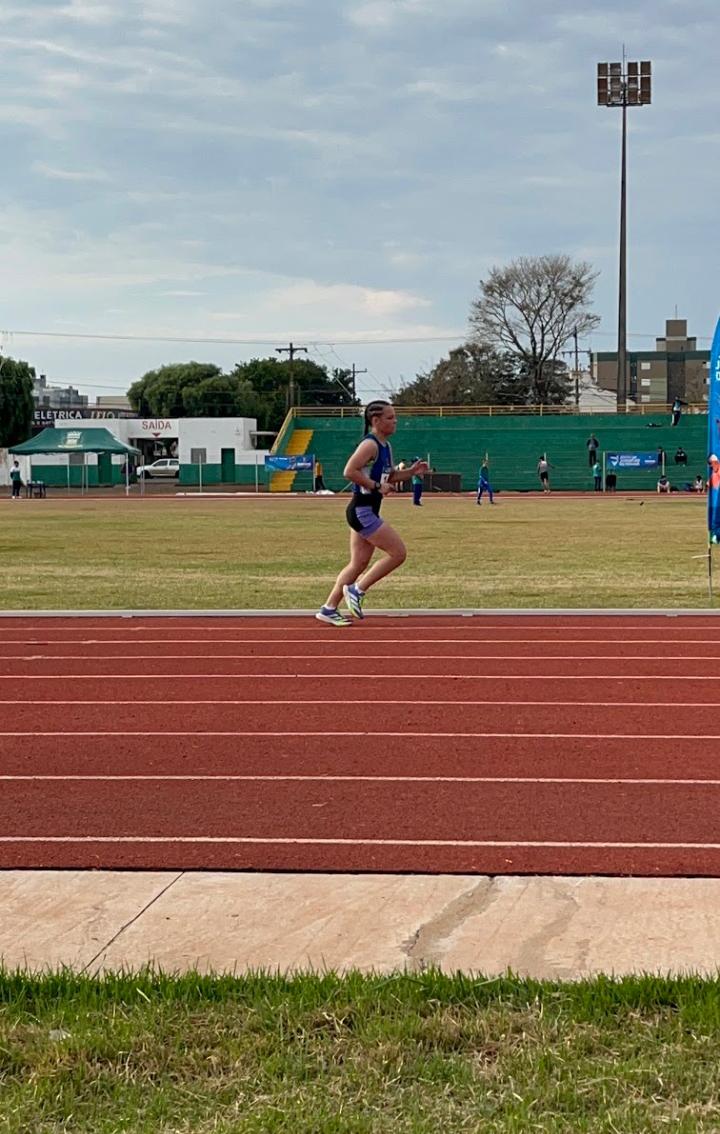 Layla competiu nos Jojups no atletismo. Foto: Divulgação