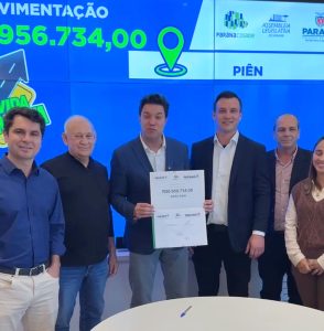 Autorização dos recursos do Governo do Estado para Piên com a presença das autoridades. Foto: Assessoria de Imprensa/Prefeitura de Piên