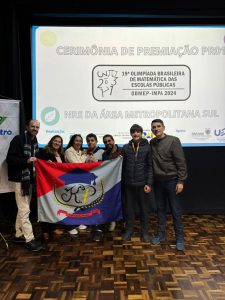 Alunos recebem premiação da olimpíada. Foto: Assessoria de Imprensa/Prefeitura de Tijucas do Sul