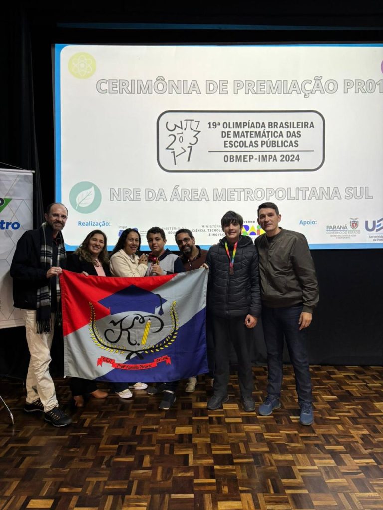 Alunos recebem premiação da olimpíada. Foto: Assessoria de Imprensa/Prefeitura de Tijucas do Sul