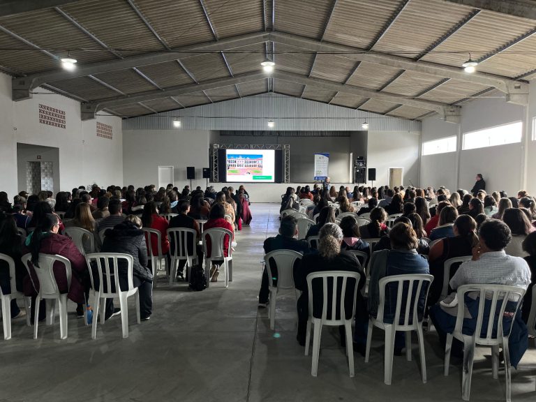 Educadores participaram de palestra sobre inclusão. Foto: Assessoria de Imprensa/Prefeitura de Tijucas do Sul