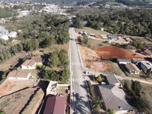 Pavimentação finalizada da rua Germano Czek, no Bairro Moreiras. Foto: Assessoria de Imprensa/Prefeitura de Quitandinha