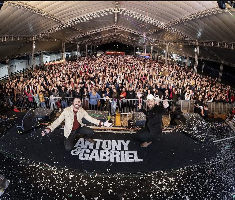Grande público no espaço de show do evento. Foto: redes sociais/Antony & Gabriel