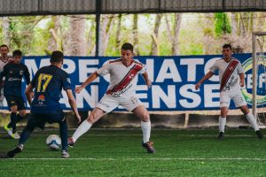 Jogos com muitos gols em Tijucas do Sul. Foto: Photosports
