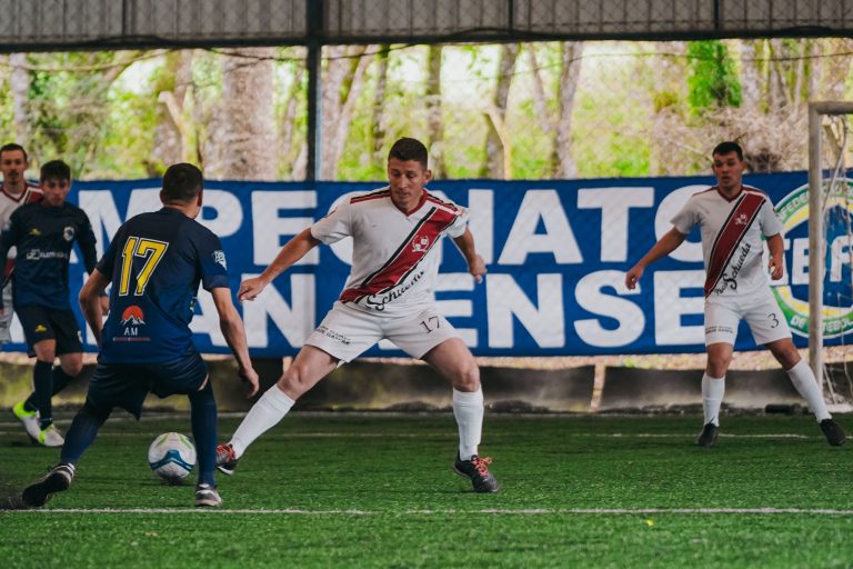 Jogos com muitos gols em Tijucas do Sul. Foto: Photosports