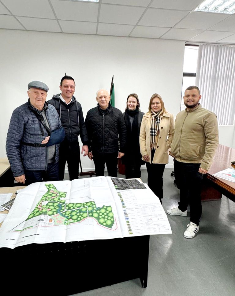 Prefeito apresenta projeto do parque no IAT. Foto: Assessoria de Imprensa/Prefeitura de Piên