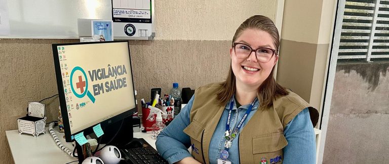 Ana, da Vigilância em Saúde, reforça importância da prevenção. Foto: Assessoria/Prefeitura de Piên