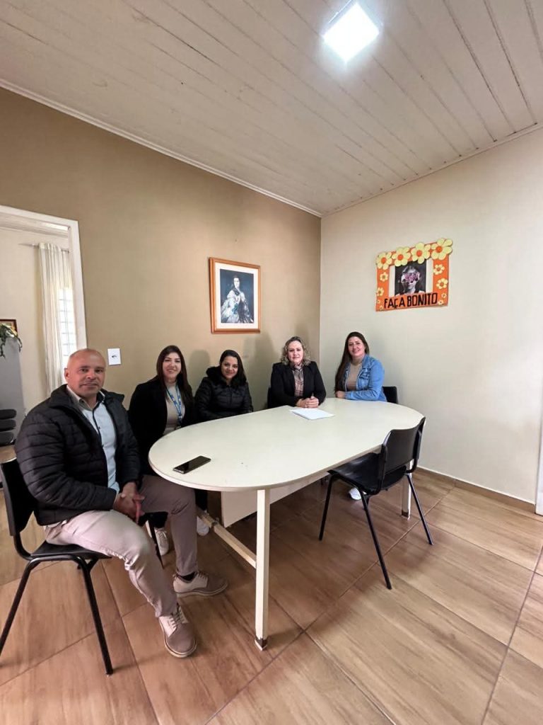Visita reforça o diálogo entre a Secretaria e o Conselho Tutelar. Foto: Assessoria de Imprensa/Prefeitura de Agudos do Sul
