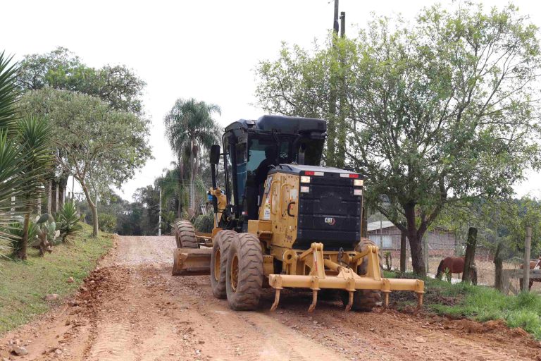 Estradas rurais do município estão sendo melhoradas. Foto: Assessoria de Imprensa/Prefeitura de Mandirituba