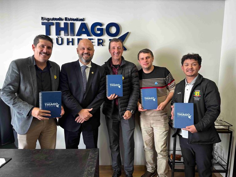 Reunião para liberação de recursos para a UBS foi realizada em Curitiba. Foto: Assessoria de Imprensa/Prefeitura de Agudos do Sul