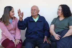 Seu Juca recebeu visita e relembrou histórias. Foto: Assessoria de Imprensa/Prefeitura de Piên