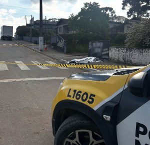 Corpo de homem foi encontrado em uma calçada em Agudos do Sul. Foto: Portal Metropolitano