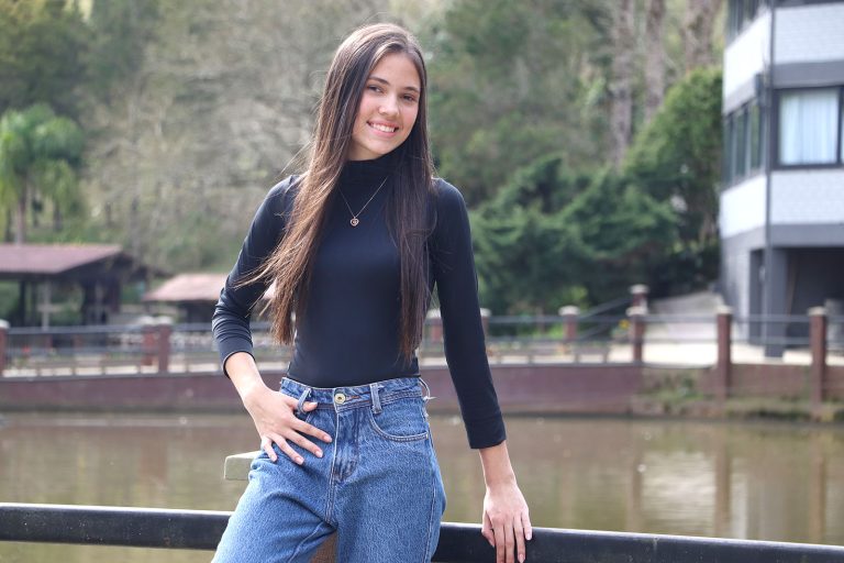 Karen Giovana Ferreira dos Santos, candidata a rainha de Piên. Foto: Assessoria de Imprensa/Prefeitura de Piên