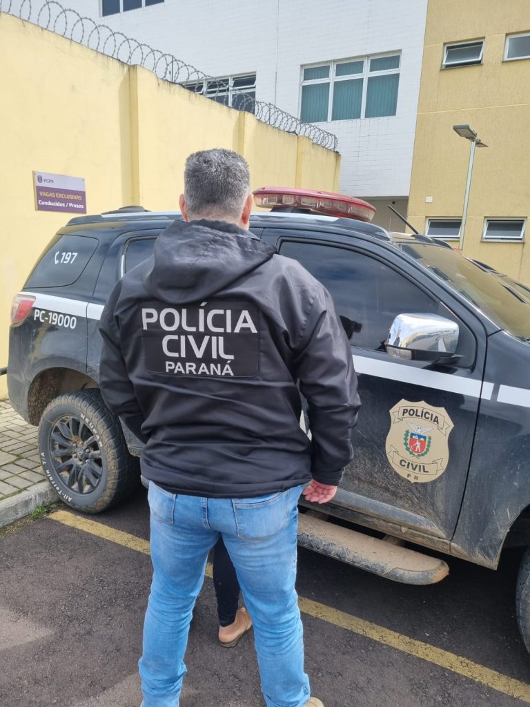 Mulher foi presa pela PCPR em Tijucas do Sul. Foto: PCPR