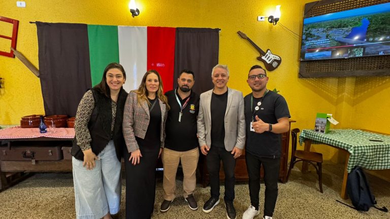 Representantes do município participaram do encontro em São José dos Pinhais. Foto: Assessoria de Imprensa/Prefeitura de Agudos do Sul