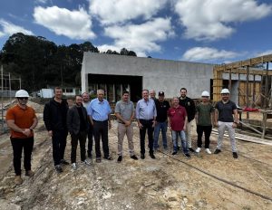 Prefeito e deputado visitaram a obra. Foto: Assessoria de Imprensa/Prefeitura de Agudos do Sul