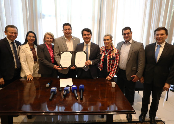 Promulgação da normativa ocorreu nesta semana, no Salão Nobre. Foto: Orlando Kissner/Alep