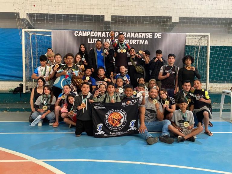 Atletas de Piên receberam troféu de equipe campeã estadual. Foto: Divulgação