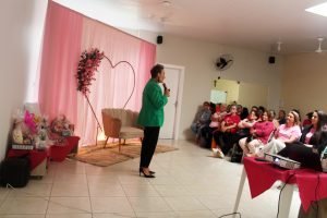 Deputada Cloara Pinheiro ministrou palestra em alusão ao Outubro Rosa em Piên. Foto: Arquivo/O Regional
