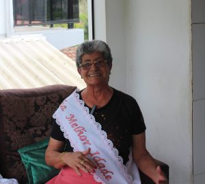 Dona Edra contagia com sua alegria e animação. Foto: O Regional