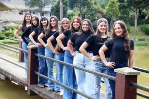 Nove jovens participam do concurso que vai eleger a nova rainha do município. Foto: Assessoria de Imprensa/Prefeitura de Piên