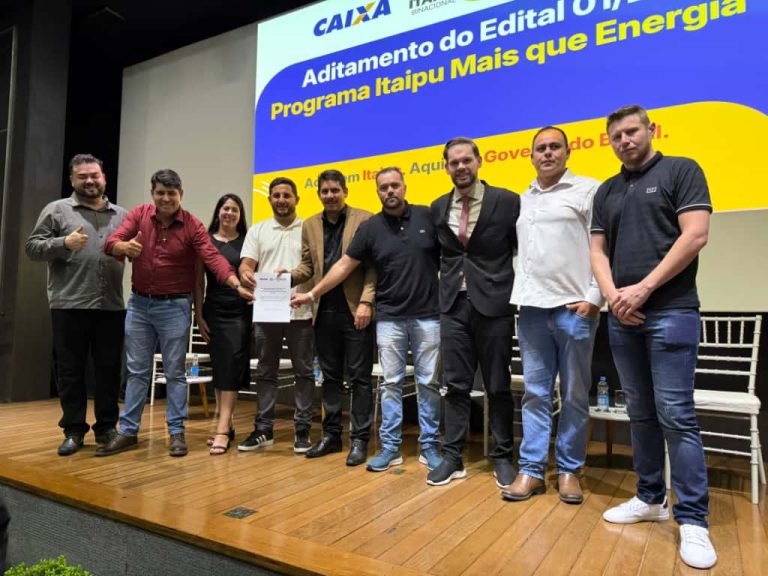 Representantes de Agudos do Sul receberam a liberação do recurso. Foto: Assessoria de Imprensa/Prefeitura de Agudos do Sul