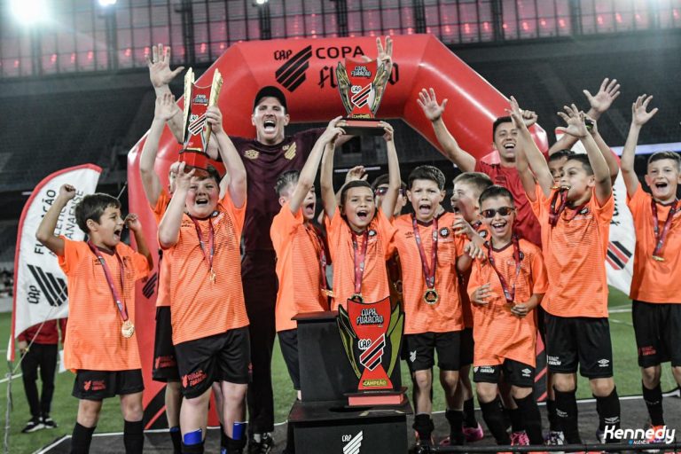 Sub-10 da Escola Furacão de Quitandinha conquistou a Taça Ouro. Foto: Agência Kennedy