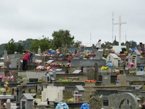Cemitérios têm registrado movimento em preparação ao Dia de Finados. Foto: O Regional