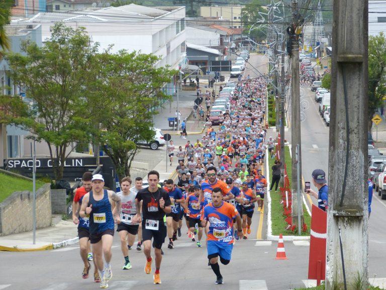 Centenas de atletas participaram da 7ª Corrida Cidade de Piên. Foto: Arquivo/O Regional