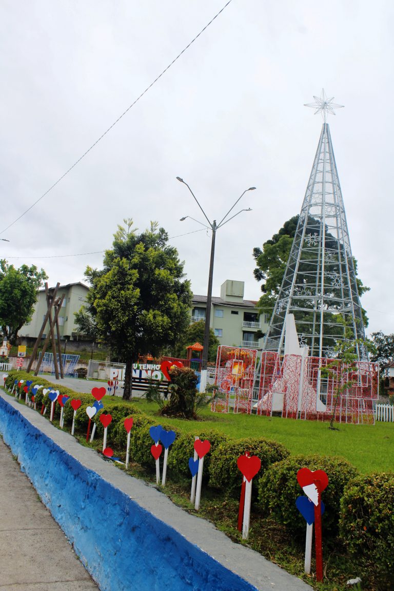 Decoração do Natal Luz de Piên vem sendo montada na área central. Foto: Arquivo/O Regional