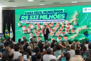 Governador autorizou recursos para o programa de construção de casas. Foto: Felipe Henschel/AEN