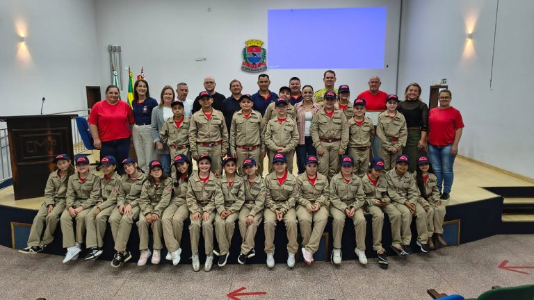 Moção de Aplausos foi entregue pela câmara ao projeto Bombeiro Mirim. Foto: Arquivo/O Regional