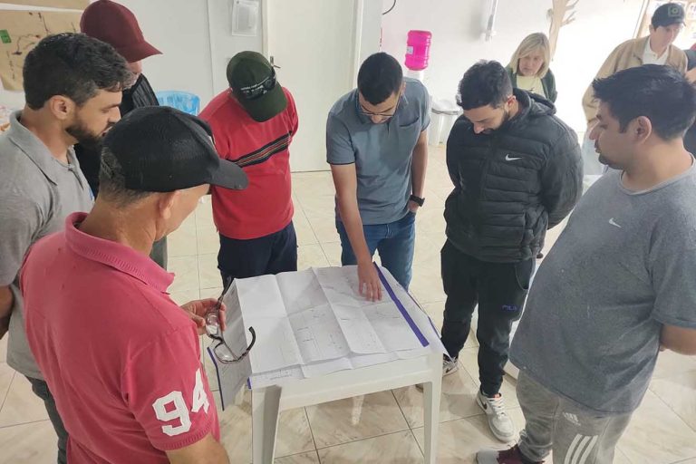 Oficina gratuita da Sanepar: hidráulica, ligações corretas de esgoto e possibilidade de geração de renda. Foto: Sanepar