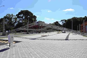 Estrutura da festa é montada em Contenda. Foto: Assessoria de Imprensa/Prefeitura de Contenda