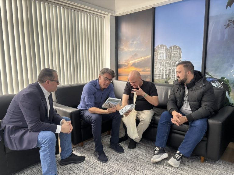 Prefeito Diego Ribas apresentou as demandas para o restauro dos prédios. Foto: Assessoria de Imprensa/Prefeitura da Lapa