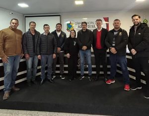 Prefeito e procurador do município participaram de reunião na câmara. Foto: Assessoria de Imprensa/Prefeitura de Agudos do Sul