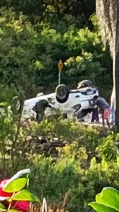 Veículo capotou na localidade de Poço Frio. Foto: Divulgação/Corpo de Bombeiros