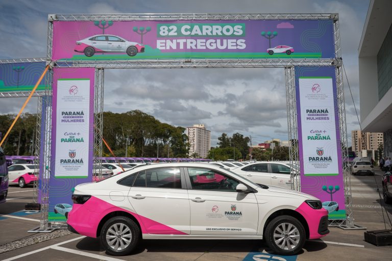 Veículos foram entregues ao 82 municípios paranaenses. Foto: Geraldo Bubniak/AEN