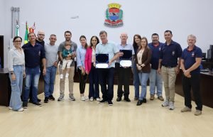Homenageados e vereadores na sessão da última terça-feira. Foto: Câmara de vereadores de Piên