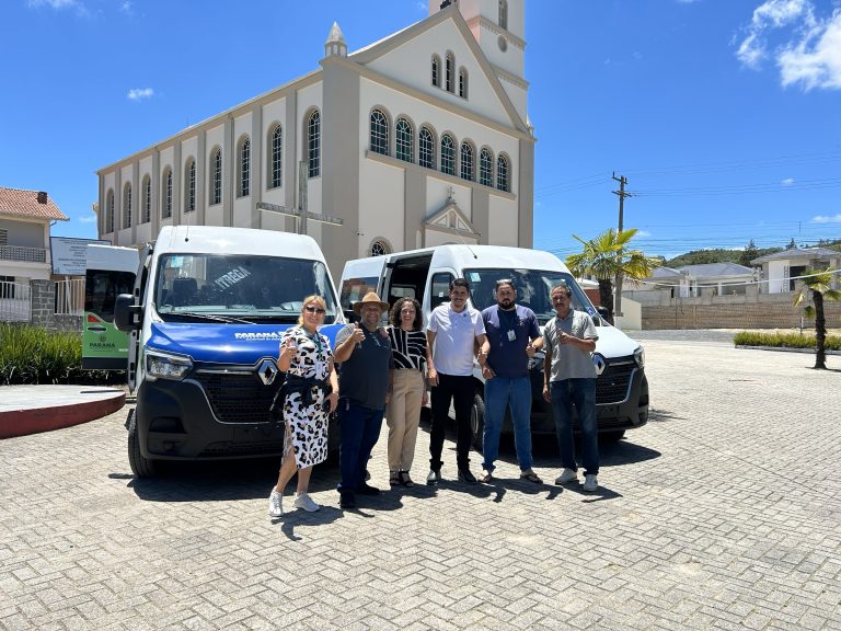 Frota da saúde foi reforçada com os novos veículos. Foto: Assessoria de Imprensa/Prefeitura de Agudos do Sul