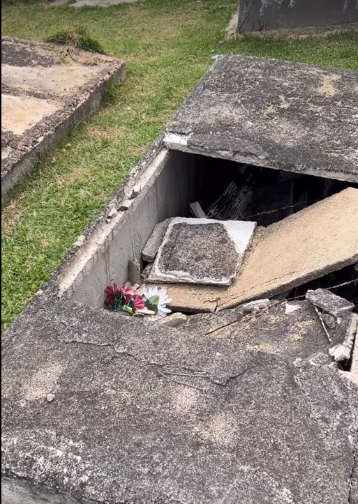 Túmulos foram quebrados em atos de vandalismo. Foto: Reprodução