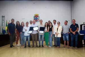 Vereadores e os homenageados durante sessão da câmara de Piên. Foto: Arquivo/O Regional