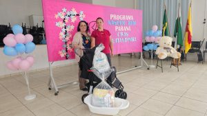 Kits começaram a ser entregues para as beneficiadas. Foto: Assessoria de Imprensa/Prefeitura de Quitandinha