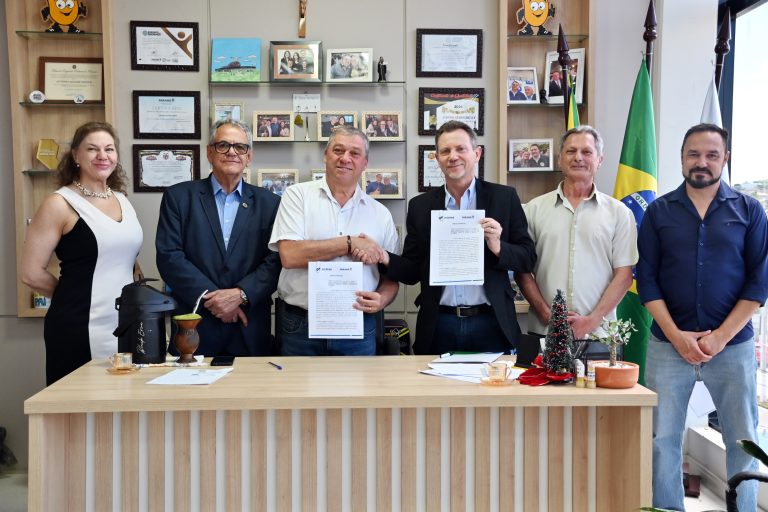 Instalação foi oficializada após a assinatura do Termo de Cooperação. Foto: Assessoria de Imprensa/Prefeitura de Contenda