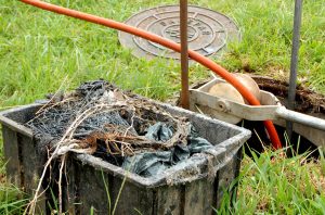 E depois da descarga? Como o descarte incorreto pode fazer o esgoto invadir sua casa. Foto: Sanepar