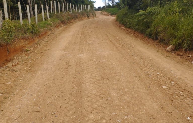 Estradas da área rural estão recebendo manutenção. Foto: Assessoria de Imprensa/Prefeitura de Agudos do Sul