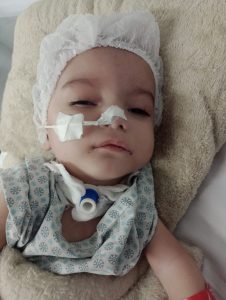 Pequeno Anthony está passando por contínuo acompanhamento médico. Foto: Divulgação